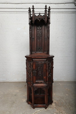 Gothic Credance Cabinet  style Gothic - style en Oak wood, France 19 th century ( Anno 1890 )