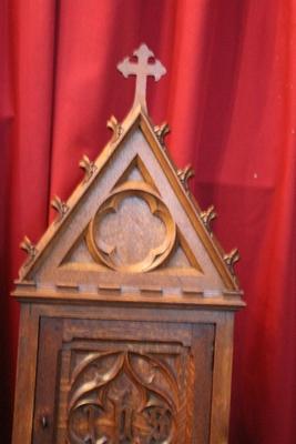 Hanging Cabinet style Gothic - style en Oak wood, Belgium 19th century (1870)