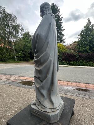 1 Gothic - Style Holy Heart Statue Suitable For Outdoor Use !