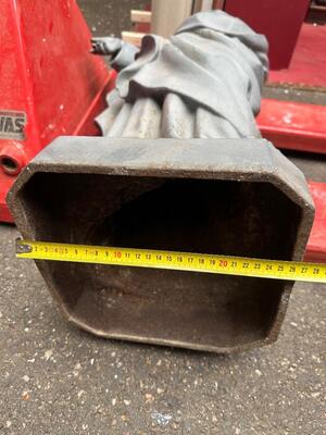 1 Gothic - Style Holy Heart Statue Suitable For Outdoor Use !