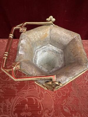 Holy Water Holder style Gothic - Style en Bronze / Polished and Varnished, Belgium  19 th century ( Anno 1865 )