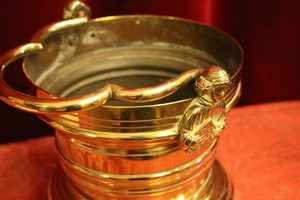 Holy Water Holder style Gothic - style en Brass / Bronze, Dutch 19th century