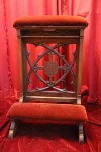 Kneeler style Gothic - style en Oak / Red Velvet, Belgium 19th century