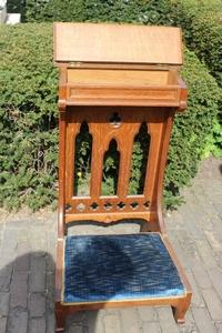 Kneeler style Gothic - Style en wood oak, Belgium 20th century