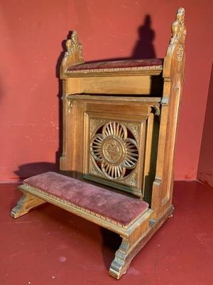 Kneeler style Gothic - style en Oak wood / Red Velvet, Dutch 20th century ( 1925 )