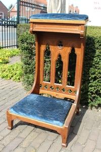 Kneeler style Gothic - Style en wood oak, Belgium 20th century