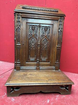 1 Gothic - Style Kneeler