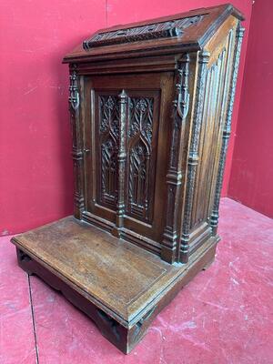 1 Gothic - Style Kneeler