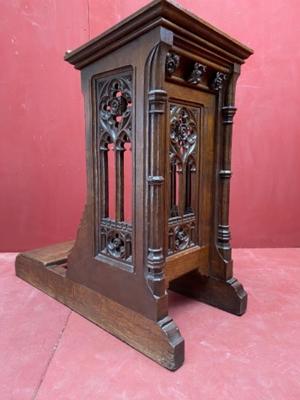 Kneeler  style Gothic - style en Oak wood, Belgium 19 th century ( Anno 1875 )