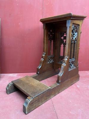 Kneeler  style Gothic - style en Oak wood, Belgium 19 th century ( Anno 1875 )