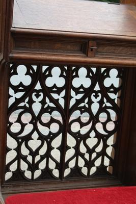 Kneeler style Gothic - style en Oak wood, Belgium 19 th century