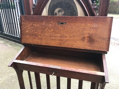 Kneeler style Gothic - style en Oak wood, Belgium 19th century