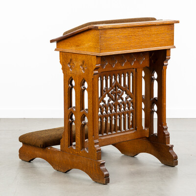 1 Gothic - Style Kneeler Expected !