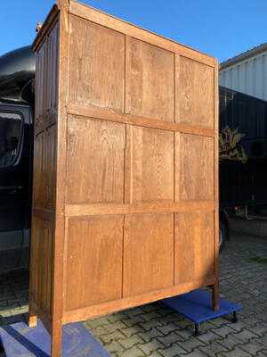 Monastery Cabinet  style Gothic - style en Oak wood, Belgium  19 th century
