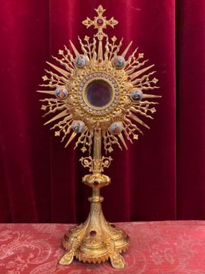 Monstrance style Gothic - Style en Brass / Gilt / Stones / Glass / Enamel, France 19 th century ( Anno 1890 )