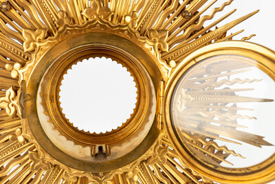 Monstrance  style Gothic - Style en Brass / Glass / Stones, Belgium  19 th century