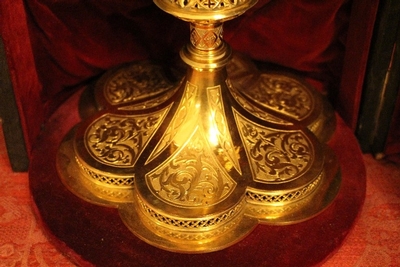 Monstrance With Original Lunula And Case. style Gothic - style en Brass / Bronze / Gilt / Stones, Dutch 19th century ( anno 1875 )