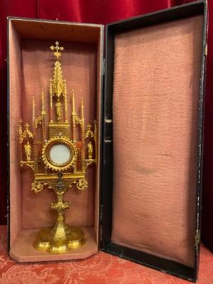 Monstrance With Real Diamonds  style Gothic - Style en Bronze / Gilt / Real Stones / Diamonds , Netherlands  19 th century