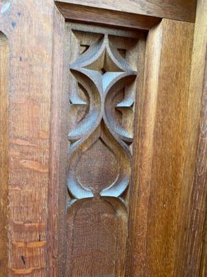 Pedestal style Gothic - style en Oak wood, Belgium 19 th century ( Anno 1890 )