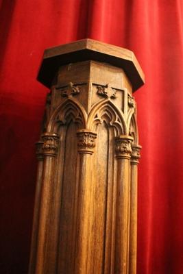 Pedestal style Gothic - style en Oak wood, Belgium 19th century