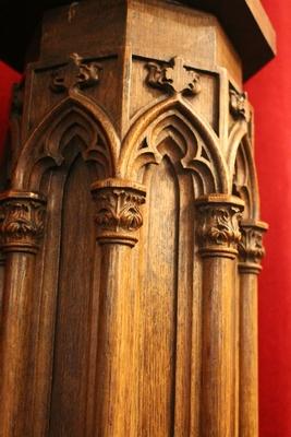 Pedestal style Gothic - style en Oak wood, Belgium 19th century