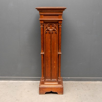 Pedestal Statue Stand  style Gothic - style en Oak Wood, Belgium 19 th century