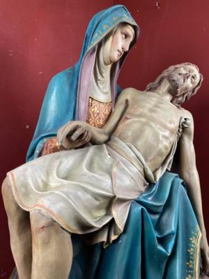 Pieta style Gothic - style en Plaster polychrome, Belgium 19 th century ( Anno 1890 )