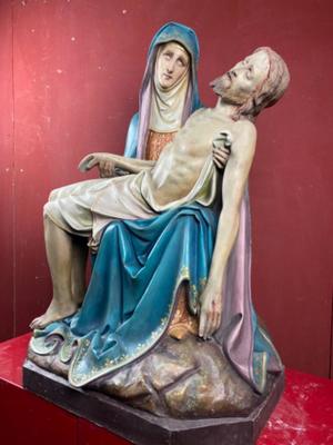 Pieta style Gothic - style en Plaster polychrome, Belgium 19 th century ( Anno 1890 )