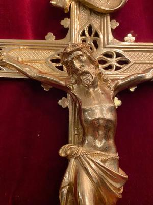 Processional Cross  style Gothic - style en Bronze / Polished and Varnished, France 19 th century ( Anno 1850 )