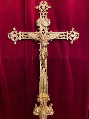 Processional Cross  style Gothic - style en Bronze / Polished and Varnished, France 19 th century ( Anno 1850 )