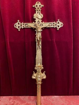 Processional Cross  style Gothic - style en Bronze / Polished and Varnished, France 19 th century ( Anno 1850 )