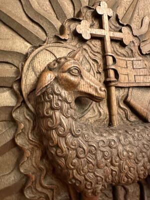 Relief Apocalyptic Lamb style Gothic - style en Oak wood, Belgium  19 th century ( Anno 1840 )