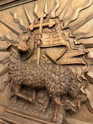 Relief Apocalyptic Lamb style Gothic - style en Oak wood, Belgium  19 th century ( Anno 1840 )