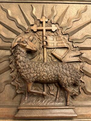 Relief Apocalyptic Lamb style Gothic - style en Oak wood, Belgium  19 th century ( Anno 1840 )