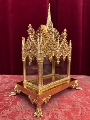 Reliquary. style Gothic - Style en Brass / Bronze / Gilt /  Polished and Varnished, France 19 th century ( Anno 1865 )