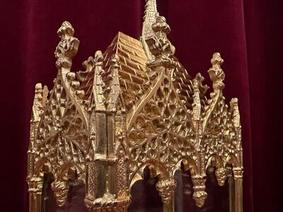 Reliquary. style Gothic - Style en Brass / Bronze / Gilt /  Polished and Varnished, France 19 th century ( Anno 1865 )