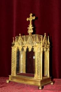 Reliquary style Gothic - style en Bronze / Gilt, France 19th century