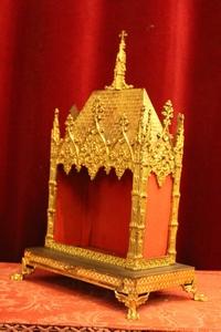 Reliquary style Gothic - style en Brass / Bronze / Gilt, France 19th century