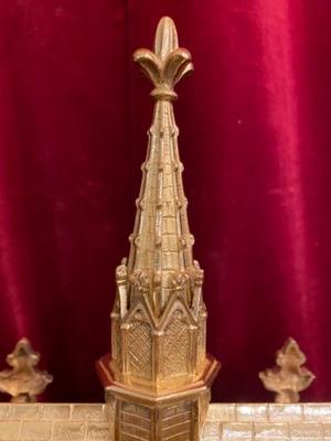 Reliquary - Relic style Gothic - style en Bronze / Gilt Polished and Varnished, France 19 th century ( Anno 1865 )