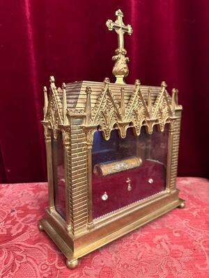 Reliquary - Relic Ex Carne St. Vincentius A Paulo style Gothic - Style en Bronze Gilt / Fabrics / Stones / Glass / Originally Sealed, France 19 th century ( Anno 1875 )