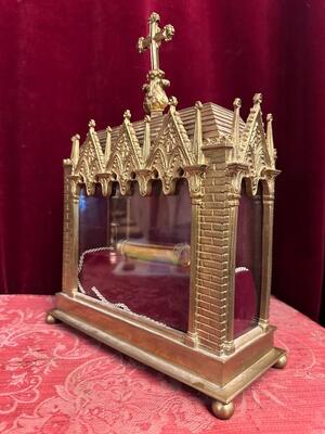 Reliquary - Relic Ex Carne St. Vincentius A Paulo style Gothic - Style en Bronze Gilt / Fabrics / Stones / Glass / Originally Sealed, France 19 th century ( Anno 1875 )