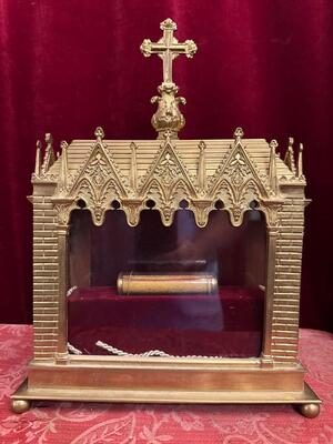 Reliquary - Relic Ex Carne St. Vincentius A Paulo style Gothic - Style en Bronze Gilt / Fabrics / Stones / Glass / Originally Sealed, France 19 th century ( Anno 1875 )