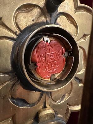 Reliquary - Relic Ex Ossibus St. Hubertus  style Gothic - Style en Brass / Bronze / Glass / Originally Sealed , Belgium  19 th century