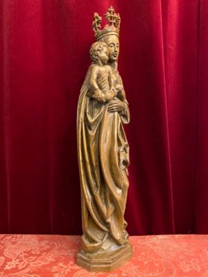 St. Mary With Child  style Gothic - style en Fully Hand - Carved Wood Walnut, France 19 th century