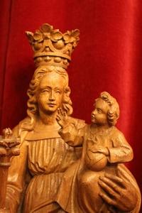 St. Mary With Child. By Gustaaf Delafontaine. style Gothic - style en FULLY HAND-CARVED OAK, Belgium 20th century