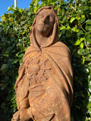 Statue: Mater Dolorosa Suitable For Outdoor Use style Gothic - style en Cast - Iron, France 19 th century