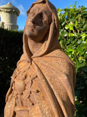 Statue: Mater Dolorosa Suitable For Outdoor Use style Gothic - style en Cast - Iron, France 19 th century