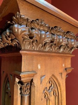 Statue Stand style Gothic - style en Oak wood, Dutch 19th century