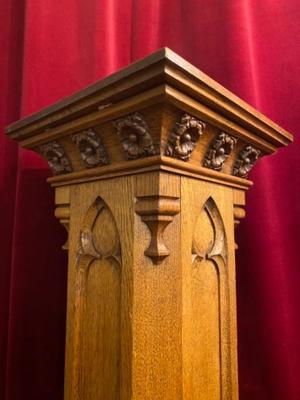 Statue Stand style Gothic - style en Oak wood, Belgium 19 th century ( Anno 1890 )