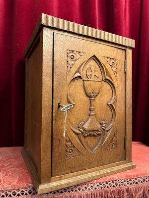 Tabernacle With Original Key style Gothic - Style en Oak wood, Belgium  19 th century ( Anno 1875 )